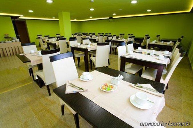 Royal Nayef Portonovo Restaurante foto